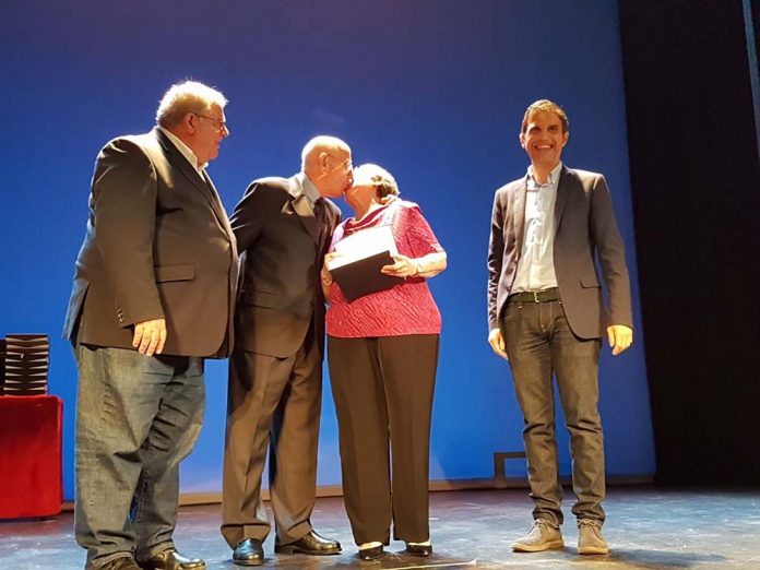 el-ayuntamiento-de-alcala-rinde-homenaje-a-39-parejas-alcalainas-en-sus-bodas-de-oro