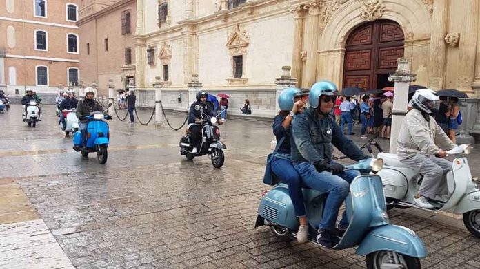 cerca-de-200-vespas-protagonizan-un-multitudinario-vespalcala-2018